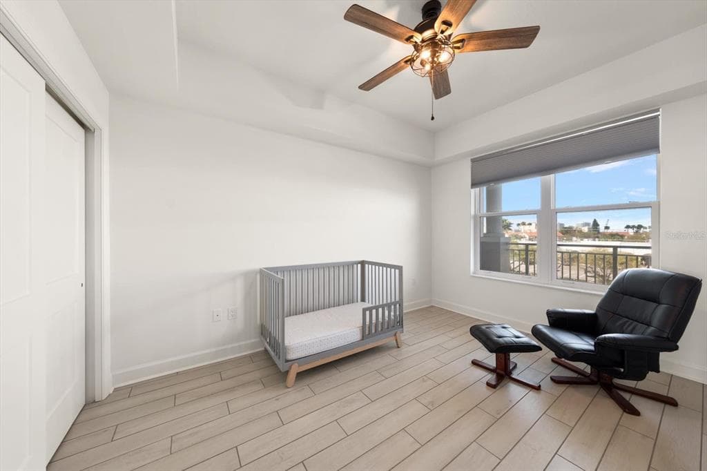 125 ISLAND WAY 402 photo 25