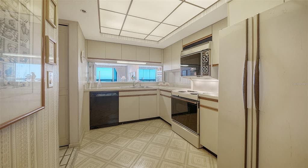988 BLVD OF THE ARTS 1411 photo 11