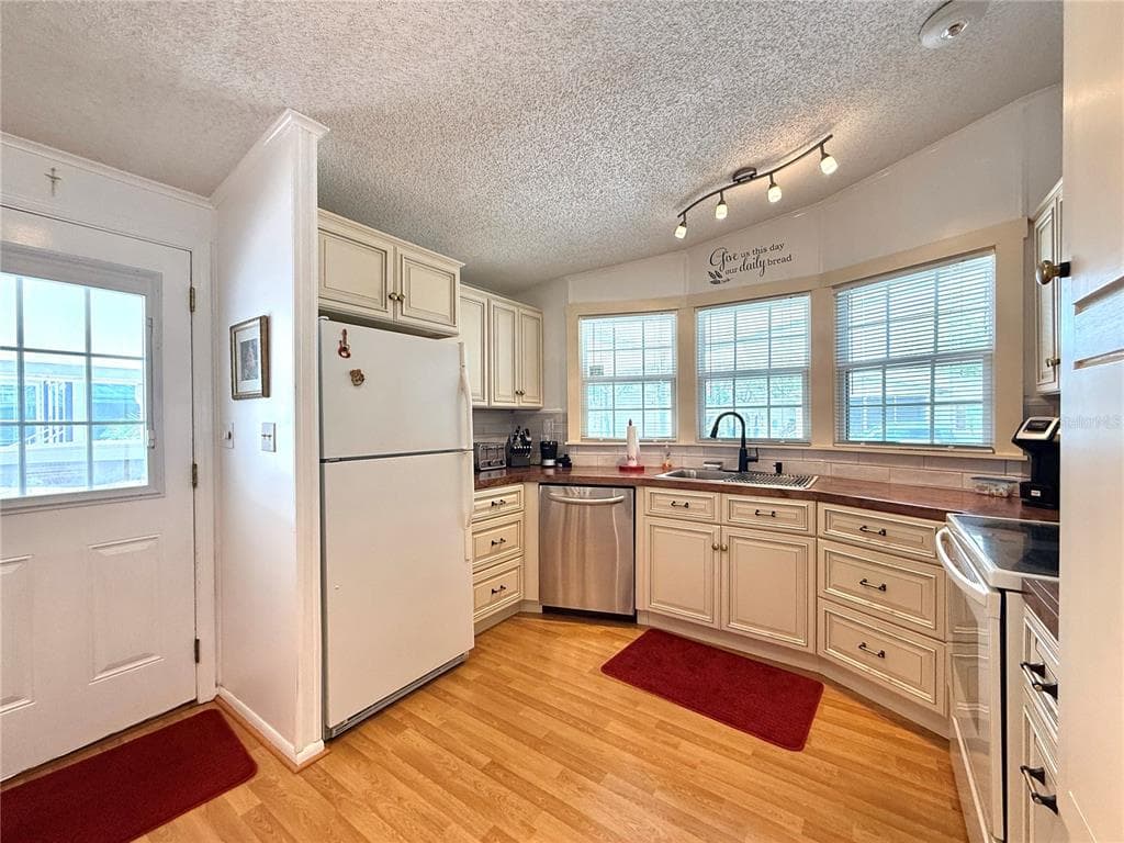 101 SAINT GEORGE COURT photo 12