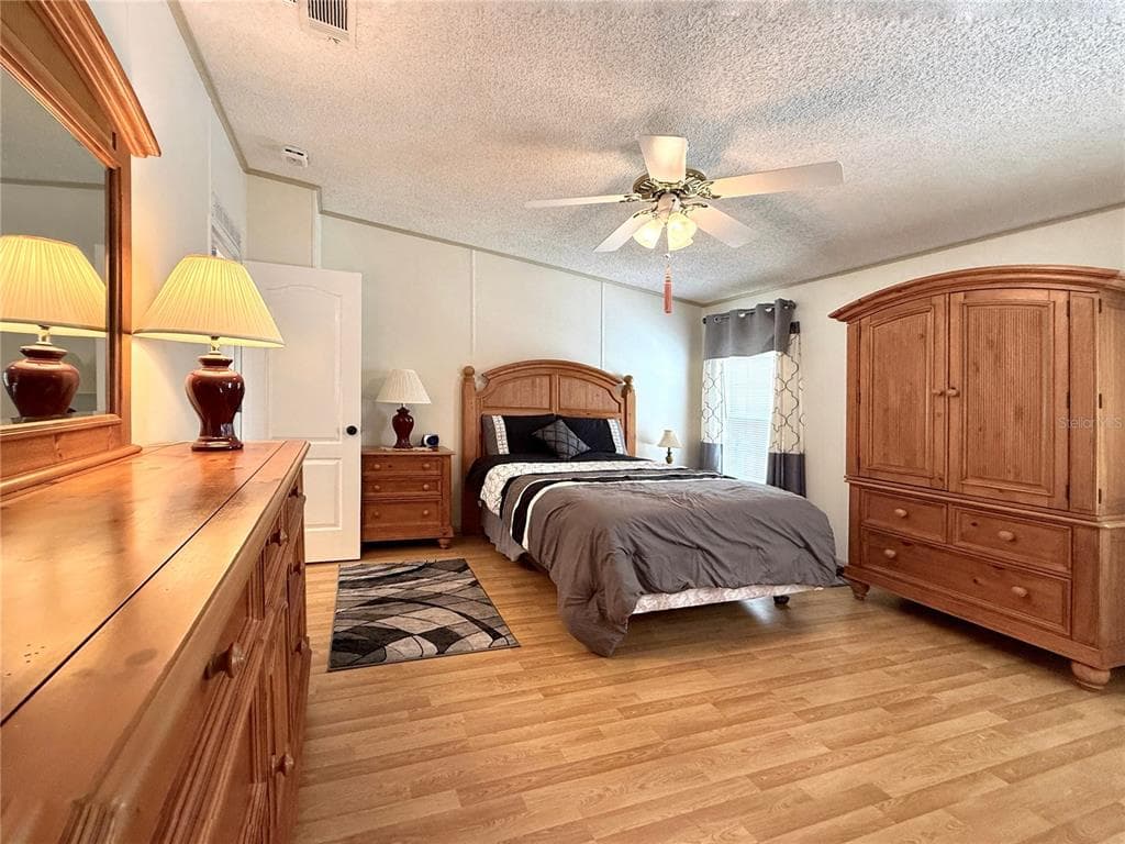 101 SAINT GEORGE COURT photo 14