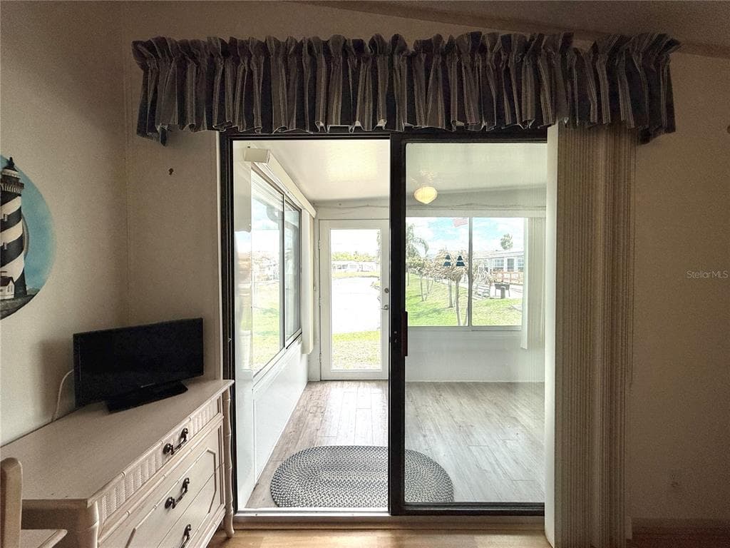 101 SAINT GEORGE COURT photo 21