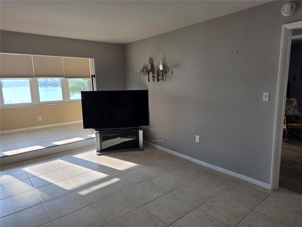 5130 BRITTANY DRIVE S 301 photo 17