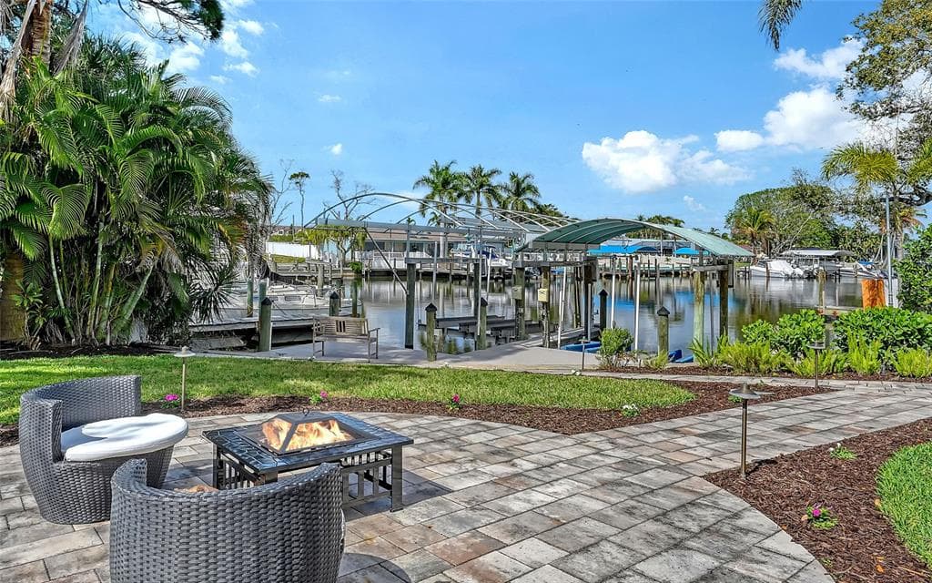 121 HOLLY AVENUE photo 4