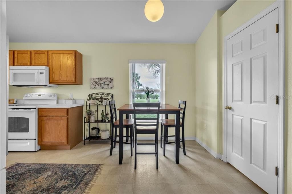 24483 LAKESIDE MANOR photo 9