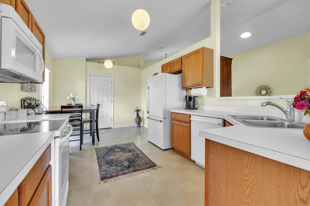 24483 LAKESIDE MANOR photo 11
