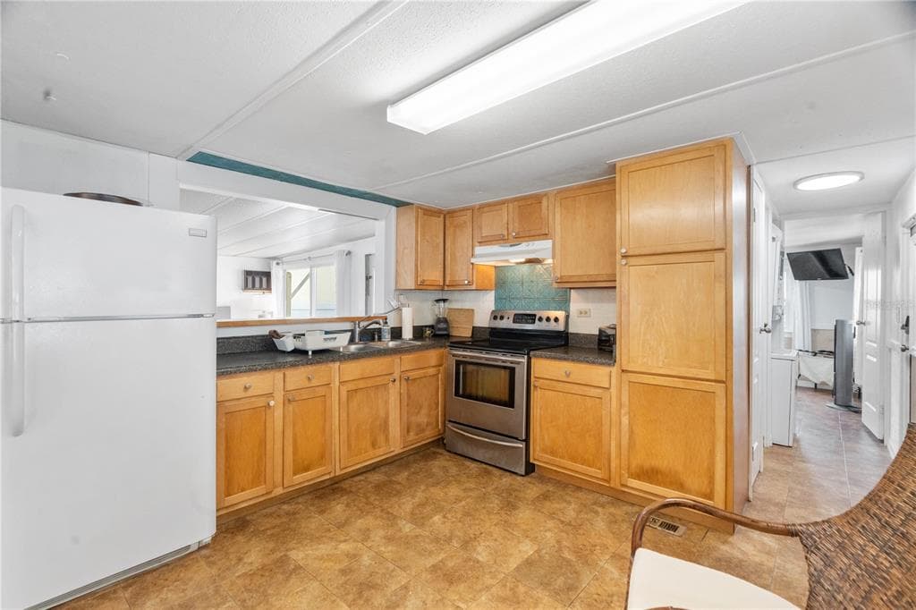 6501 CLARK STREET photo 11