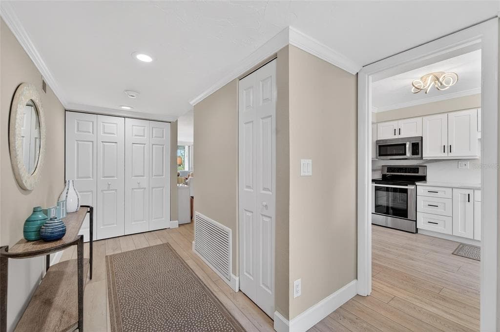 803 BAYPORT WAY 803 photo 9