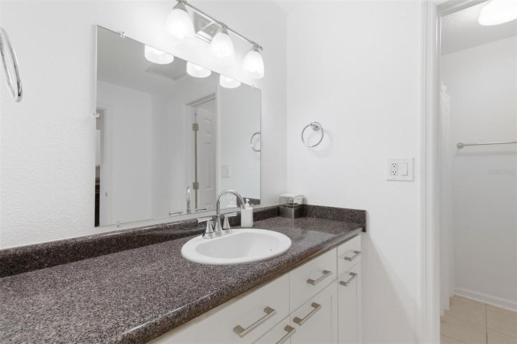5005 COQUINA KEY DRIVE SE E photo 9