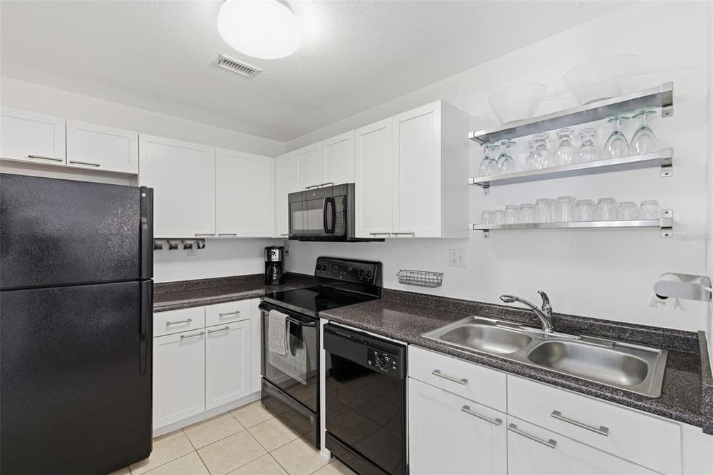 5005 COQUINA KEY DRIVE SE E photo 10