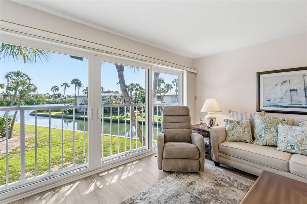 6750 GULF OF MEXICO DRIVE 152 photo 9