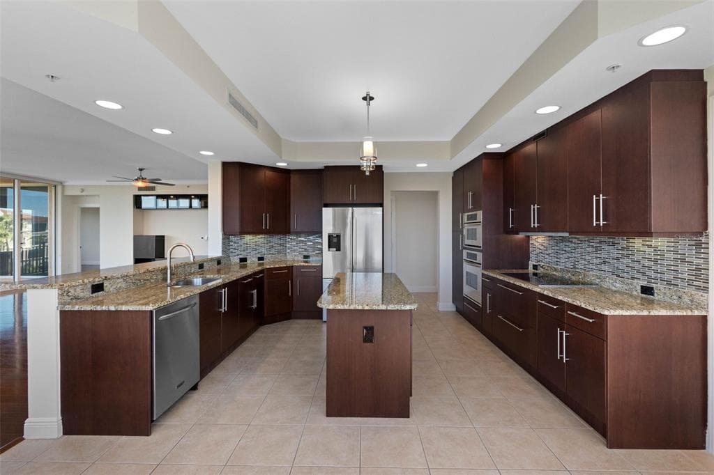 5823 BOWEN DANIEL DRIVE 401 photo 18