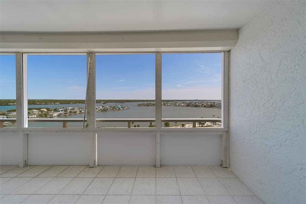 17920 GULF BOULEVARD 1408 photo 22