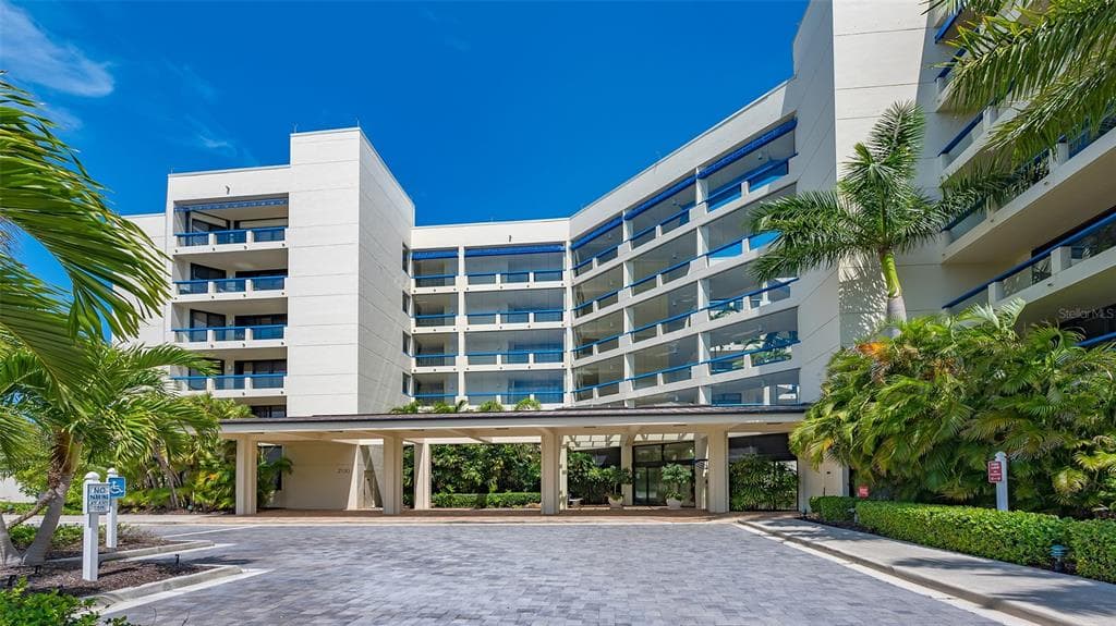 2120 HARBOURSIDE DRIVE 623 photo 23