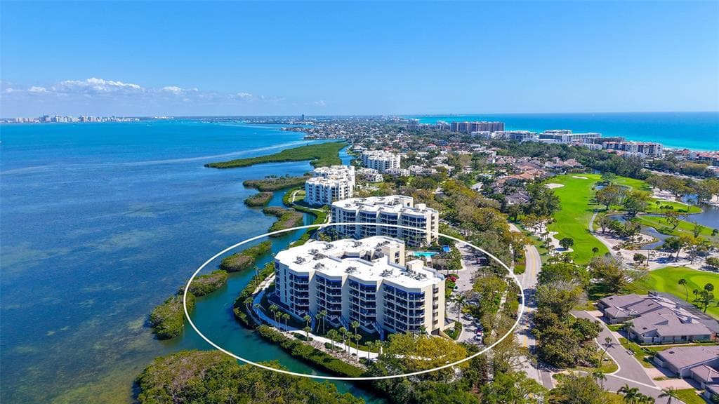 2120 HARBOURSIDE DRIVE 623 photo 2