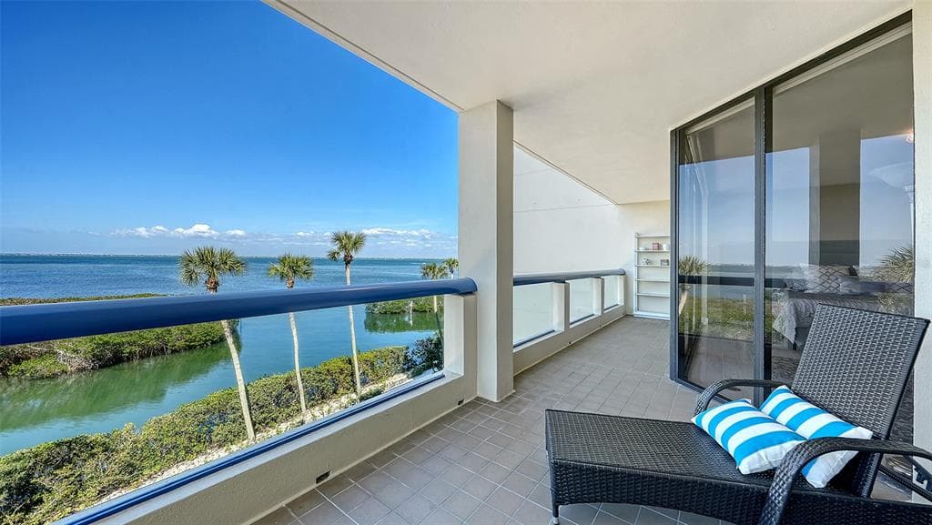 2120 HARBOURSIDE DRIVE 623 photo 12