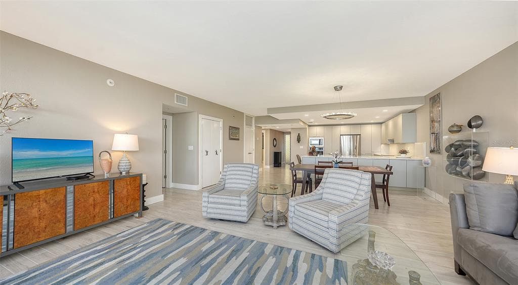 2120 HARBOURSIDE DRIVE 623 photo 10
