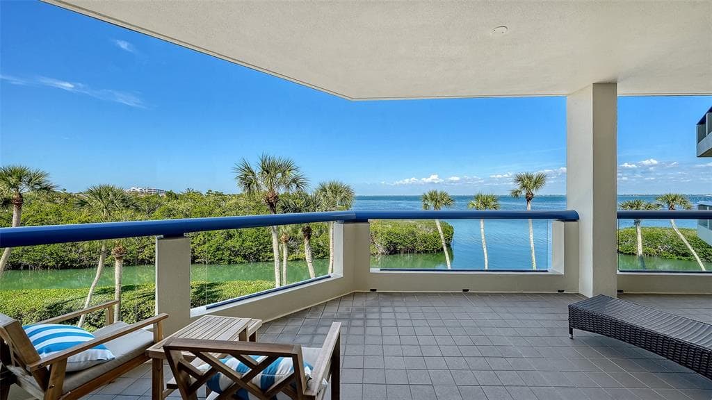 2120 HARBOURSIDE DRIVE 623 photo 8