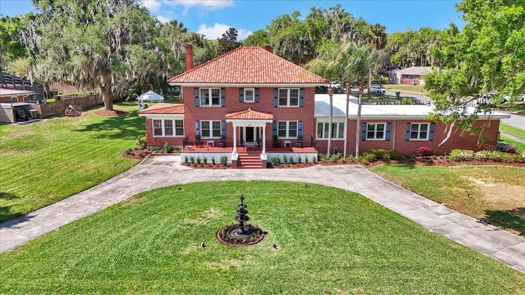 405 LAKESHORE DRIVE 1