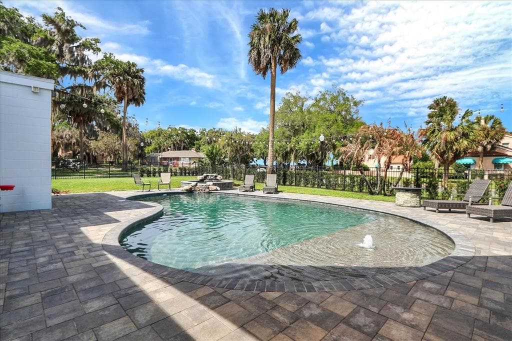 405 LAKESHORE DRIVE 5