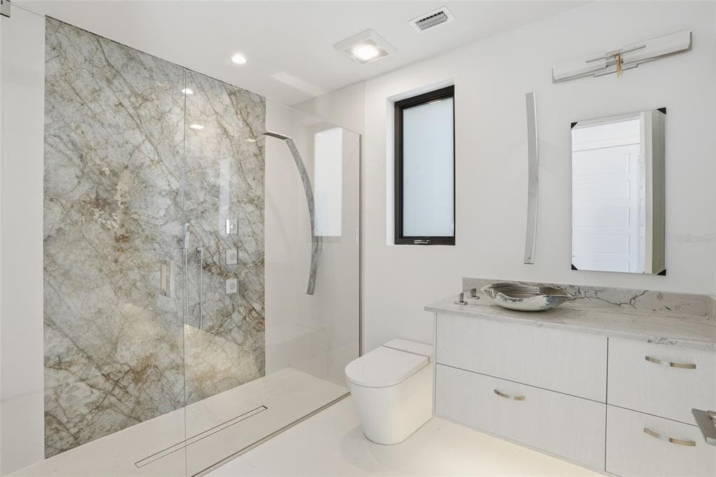 5735 RIVERSIDE DRIVE photo 23