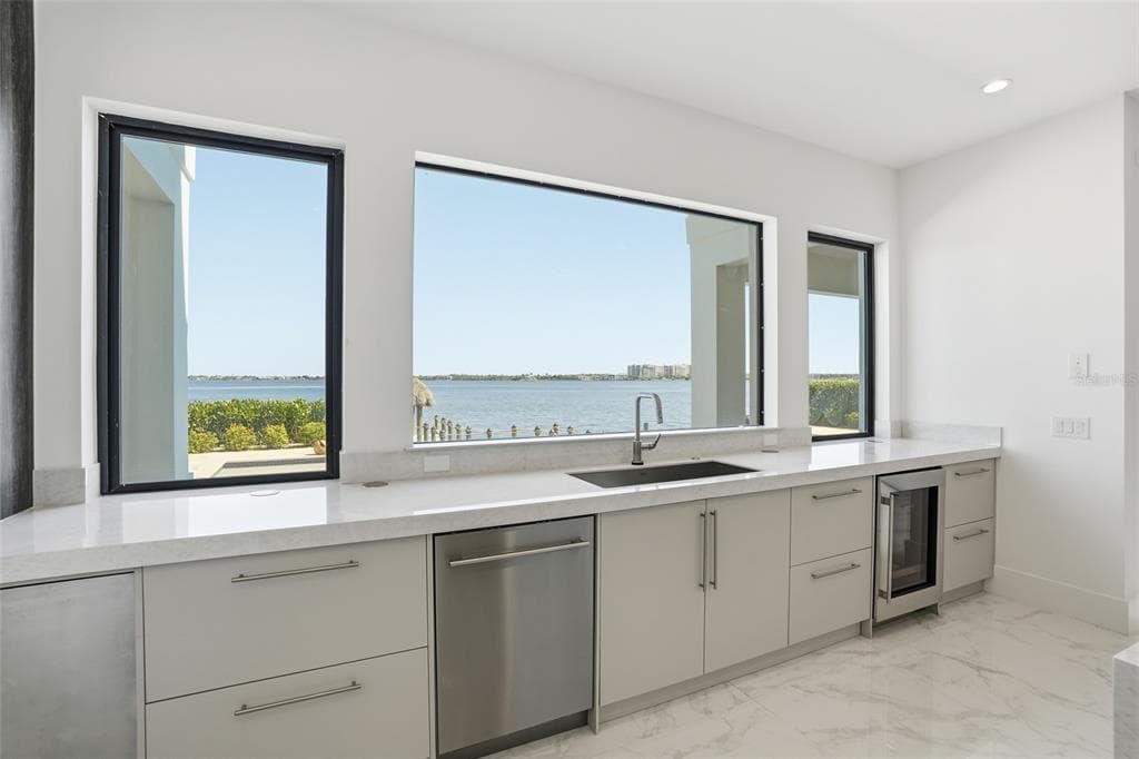 5735 RIVERSIDE DRIVE photo 16