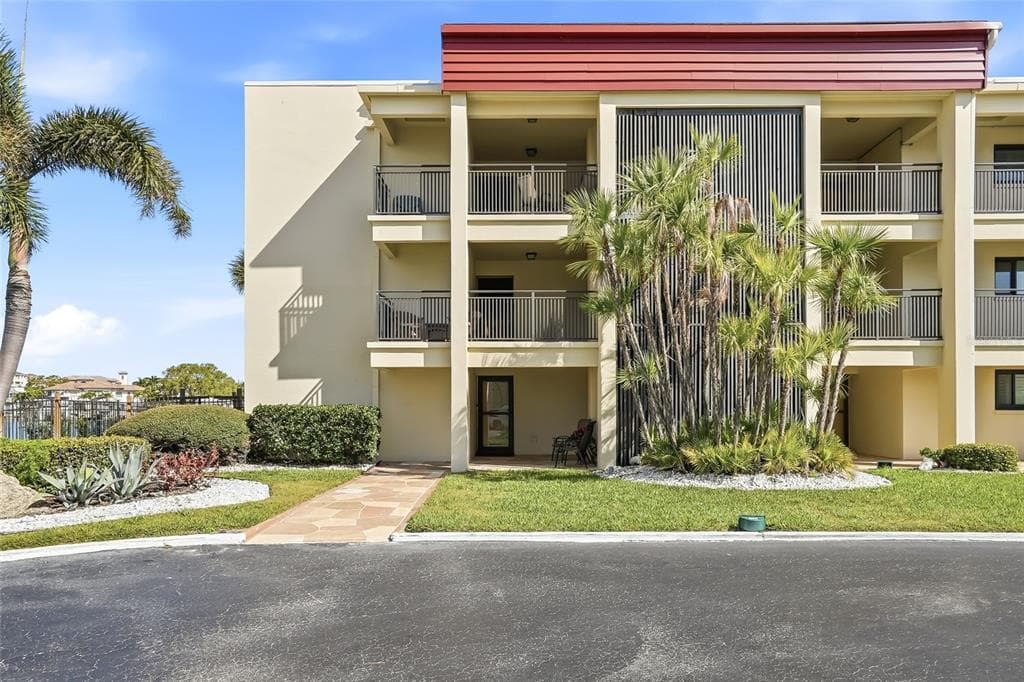868 BAYWAY BOULEVARD 101 photo 2