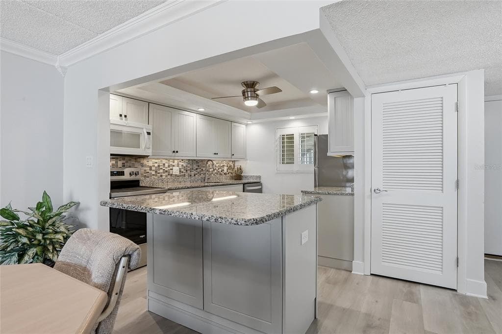 868 BAYWAY BOULEVARD 101 photo 6