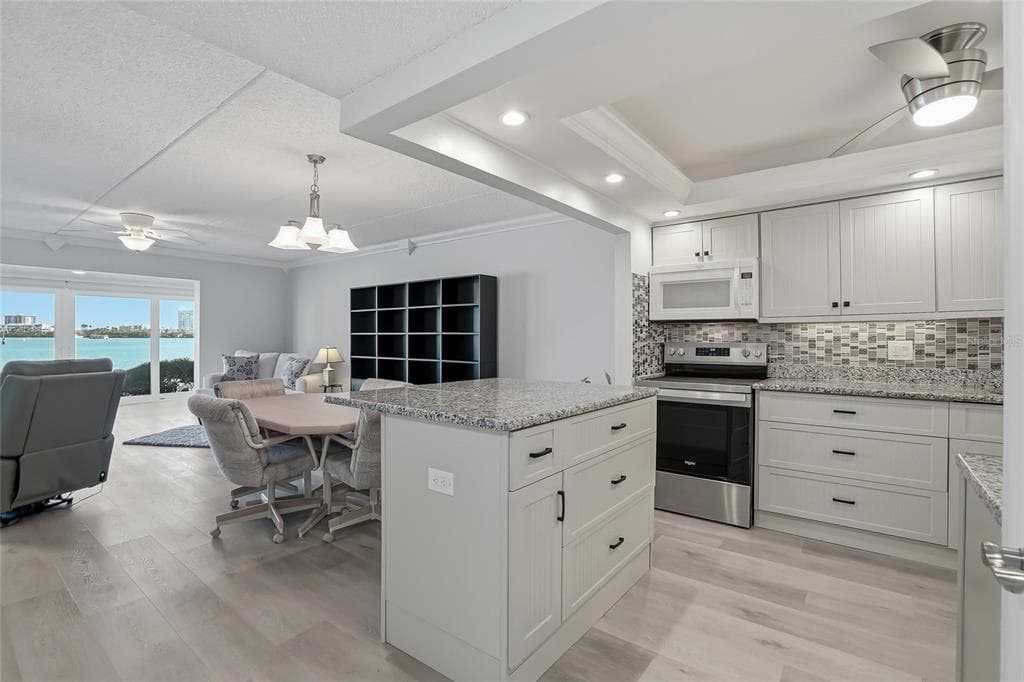 868 BAYWAY BOULEVARD 101 photo 4