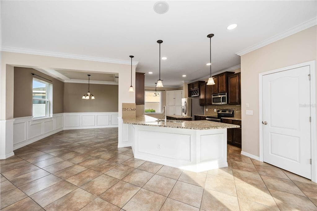 3937 KING BRIDGE PLACE photo 2