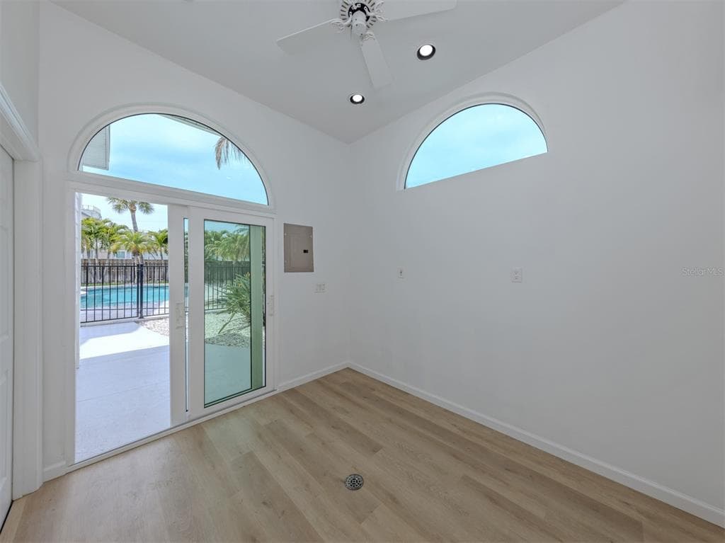 212 SUNRISE DRIVE photo 17