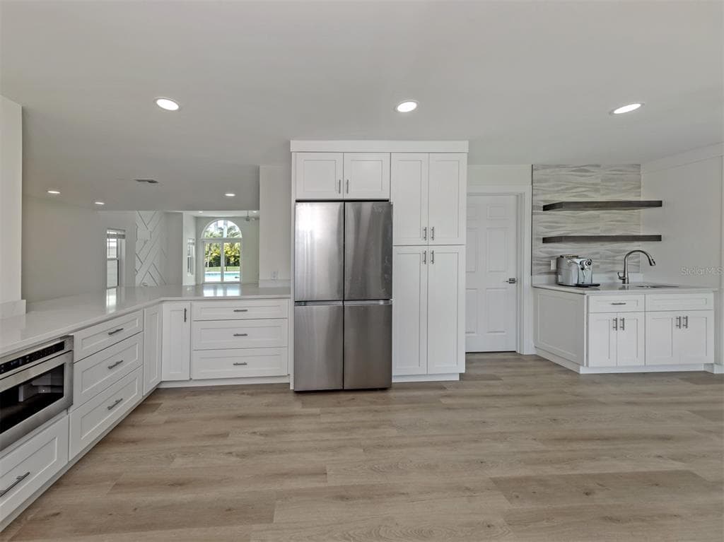 212 SUNRISE DRIVE 4
