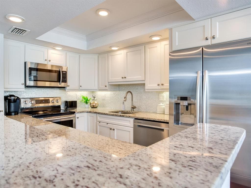 660 ISLAND WAY 202 photo 23