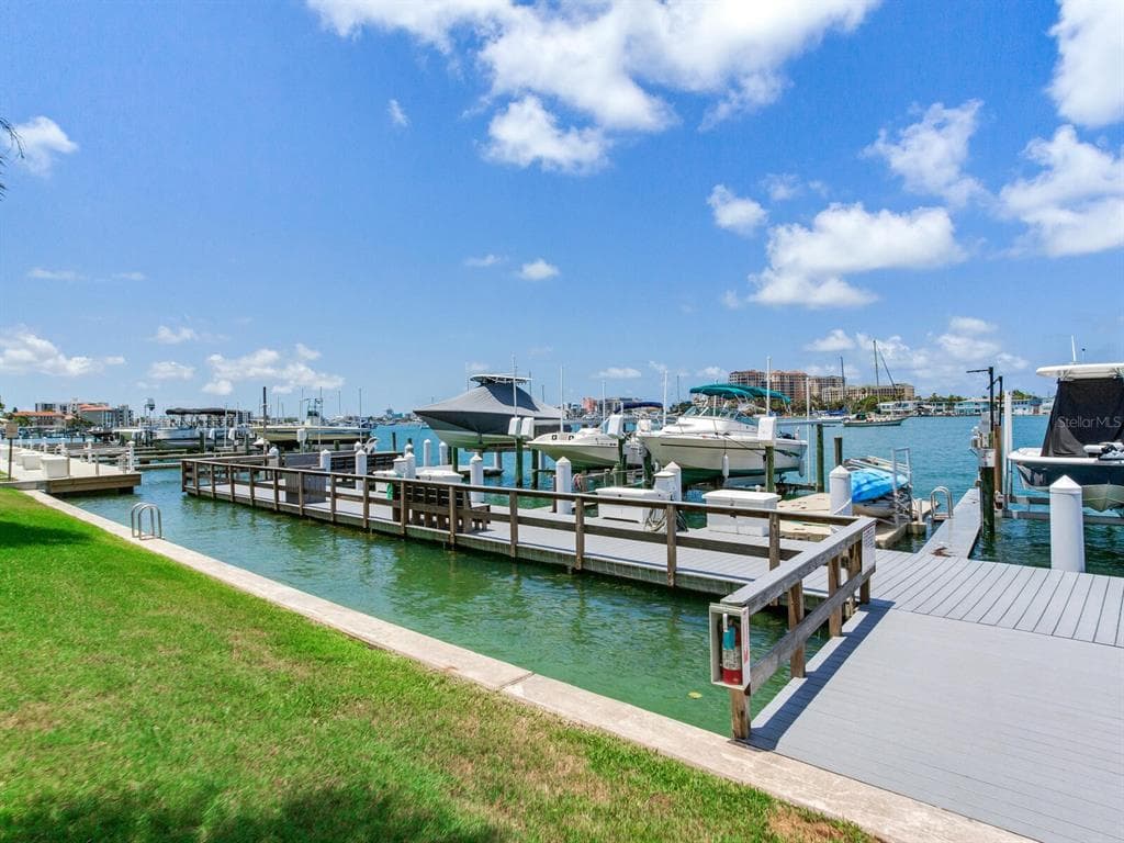 660 ISLAND WAY #202 2