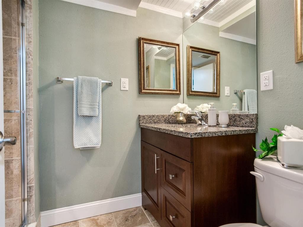 660 ISLAND WAY 202 photo 16