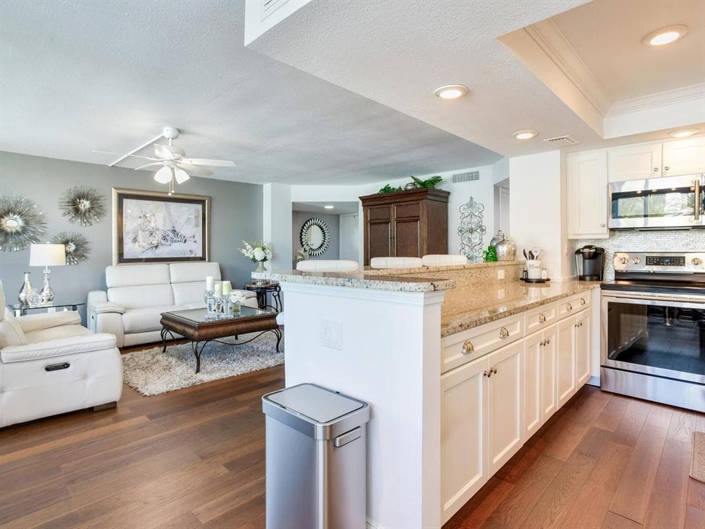 660 ISLAND WAY 202 photo 18