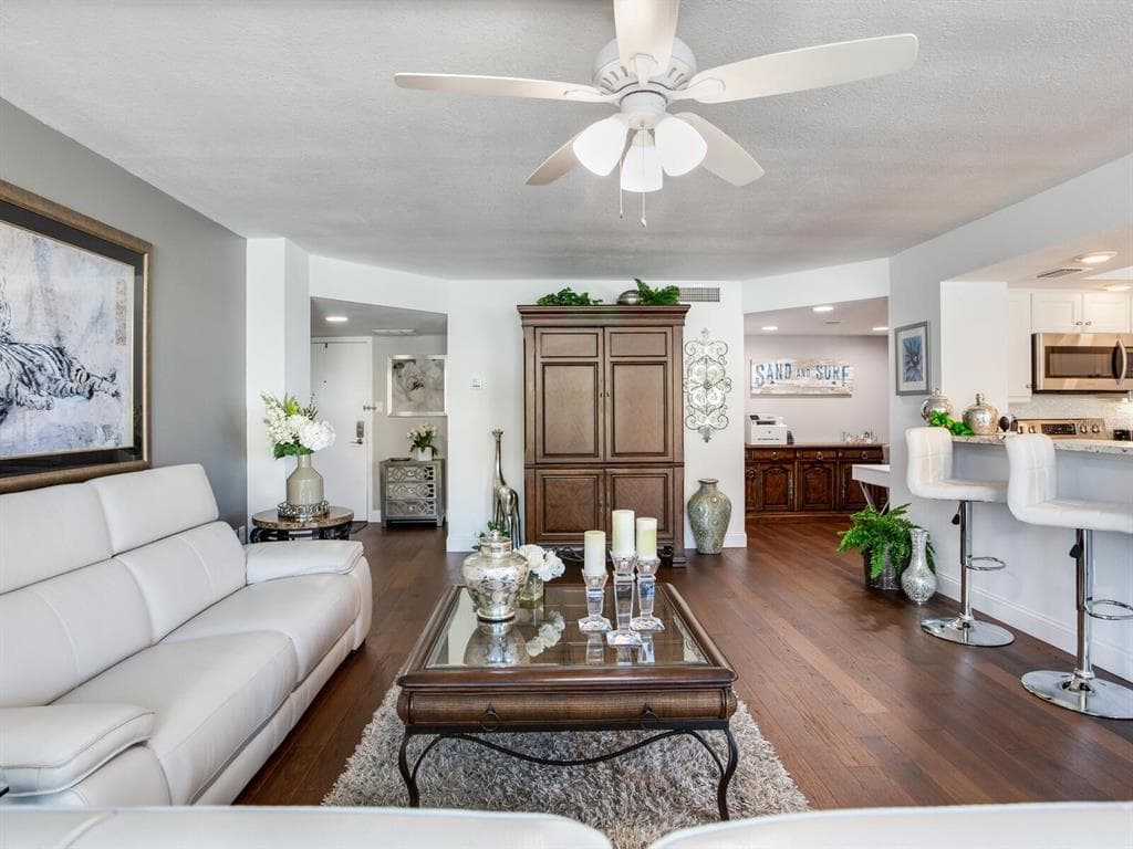 660 ISLAND WAY 202 photo 8