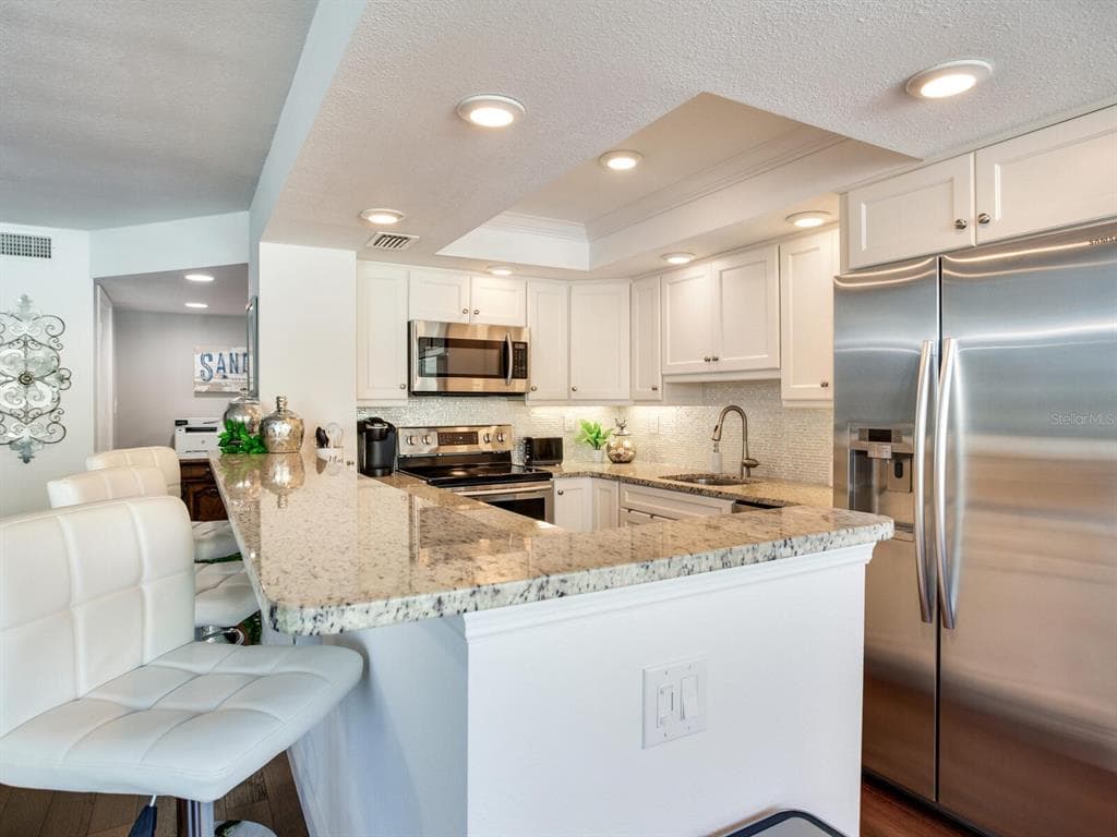 660 ISLAND WAY 202 photo 25