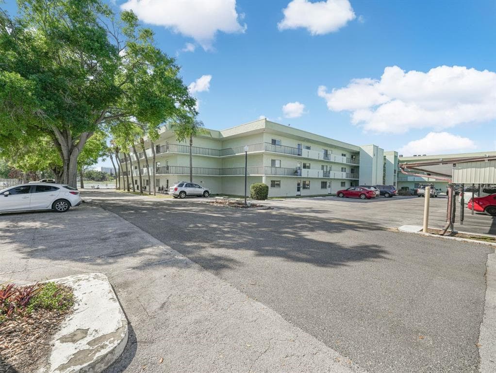 1130 N LAKE PARKER AVENUE #A201 2