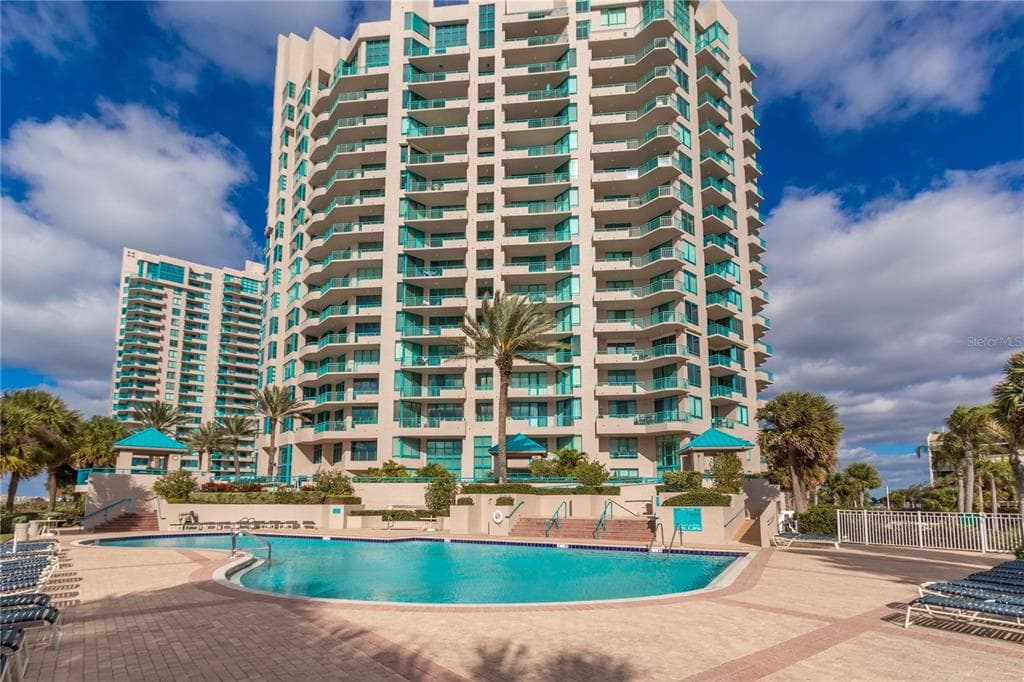 1560 GULF BOULEVARD 1607 photo 2