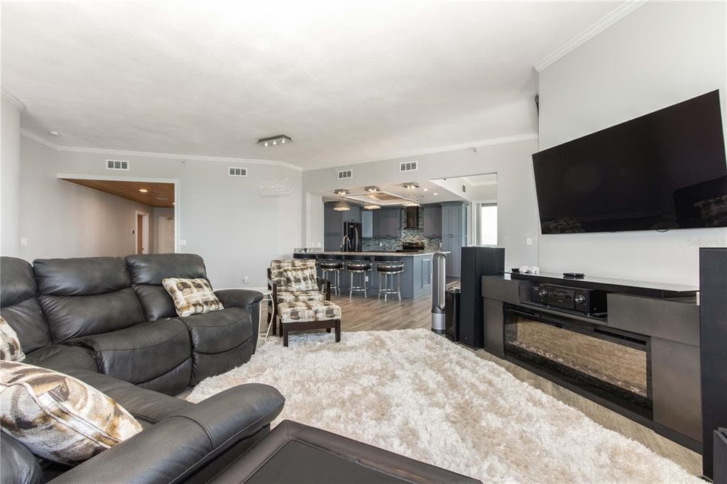 1560 GULF BOULEVARD 1607 photo 12