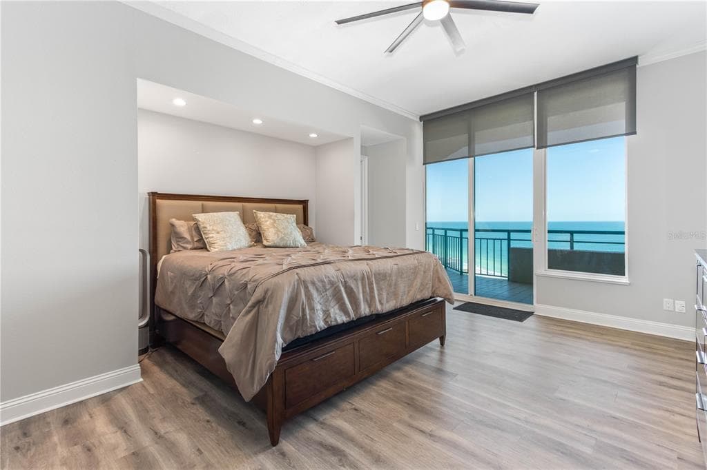 1560 GULF BOULEVARD 1607 photo 24