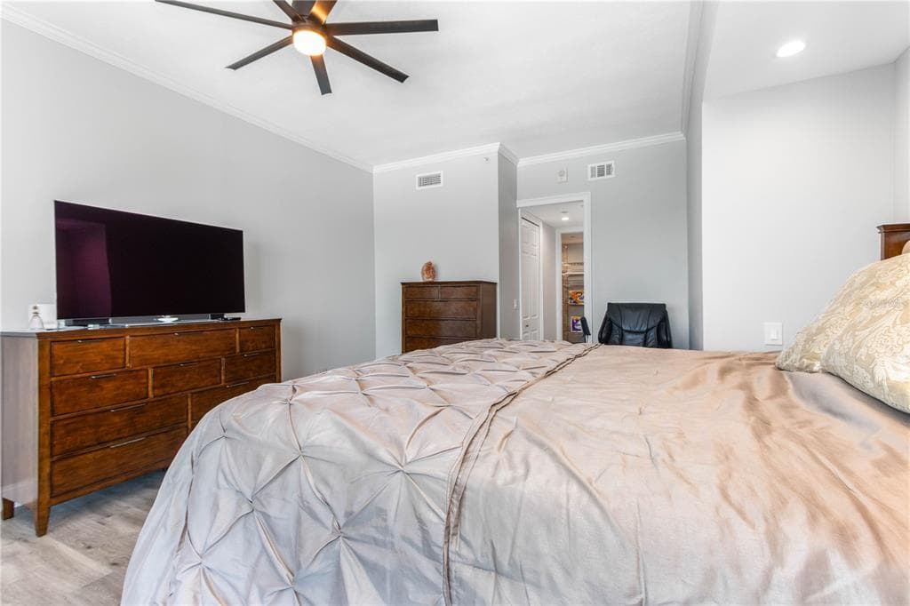 1560 GULF BOULEVARD 1607 photo 25