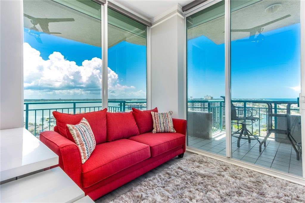 1560 GULF BOULEVARD 1607 photo 21