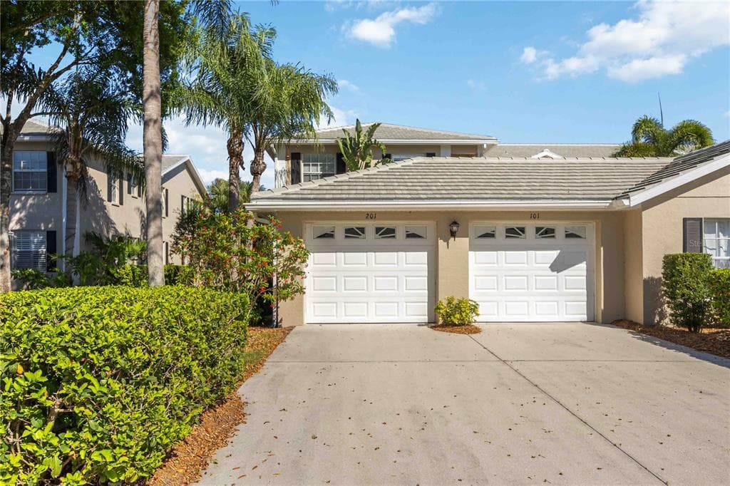 115 WOODBRIDGE DRIVE 201 photo 1