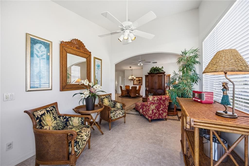 115 WOODBRIDGE DRIVE 201 photo 11