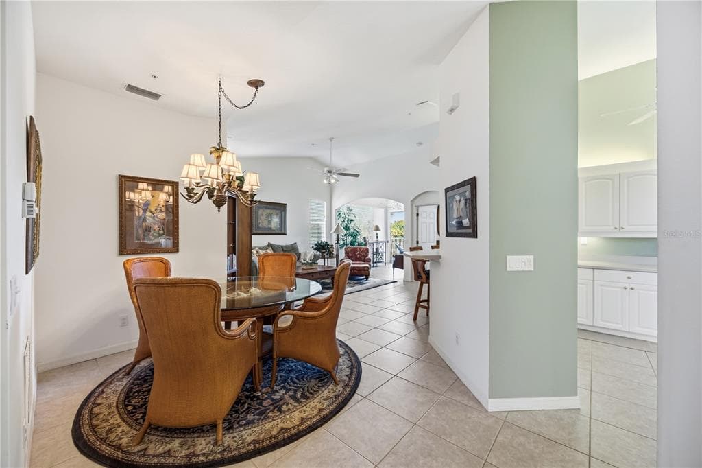115 WOODBRIDGE DRIVE 201 photo 4