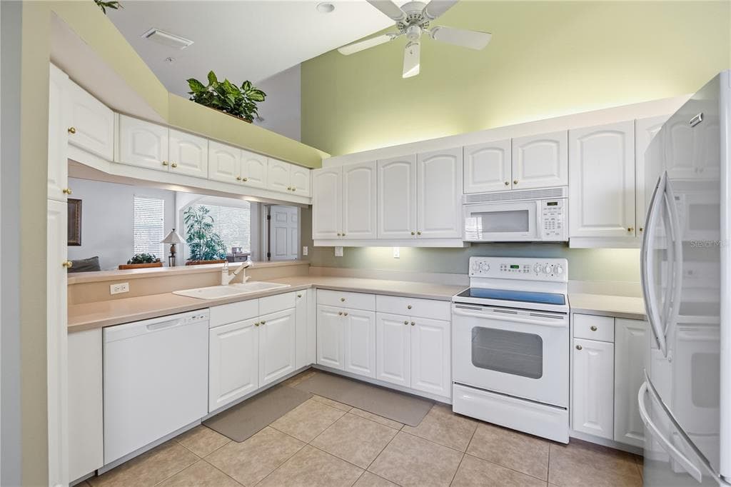 115 WOODBRIDGE DRIVE 201 photo 8
