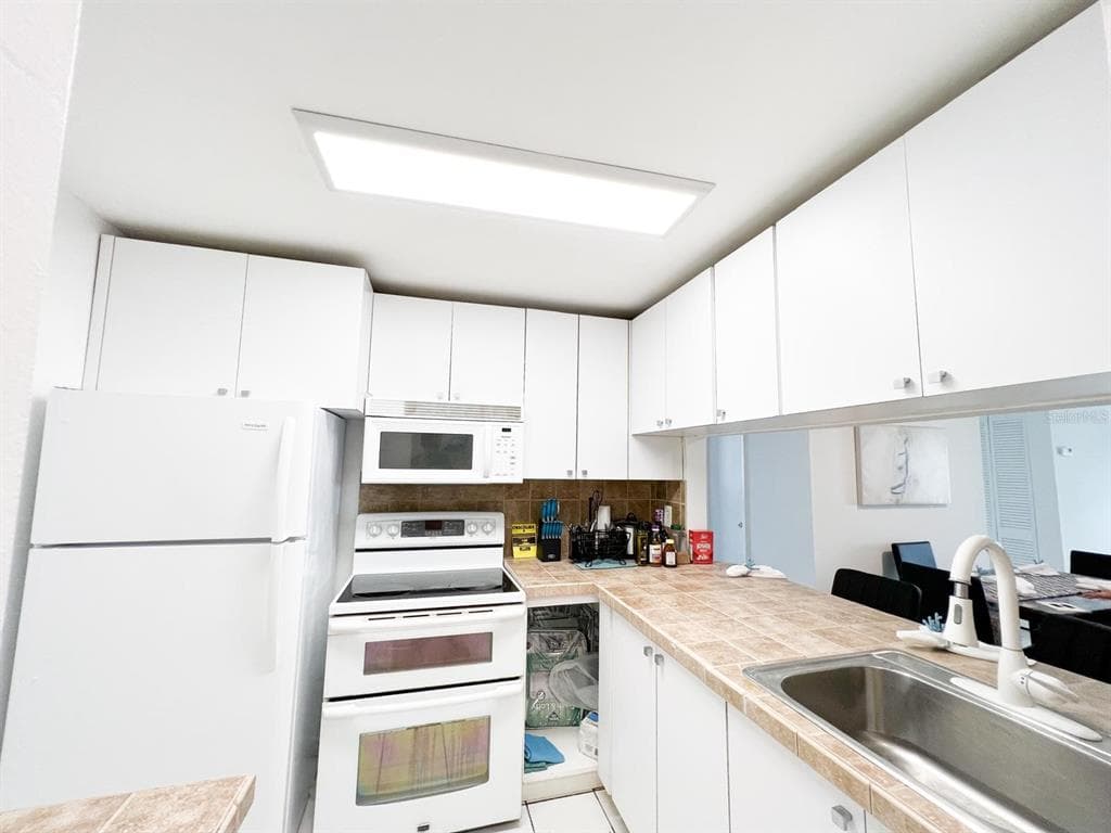 3527 NE 168TH STREET 208 photo 9