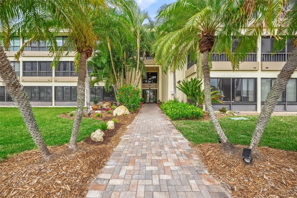 101 WHISPERING SANDS DRIVE 105 photo 2