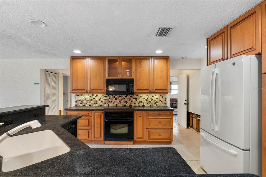 2194 BAYOU ROAD photo 8